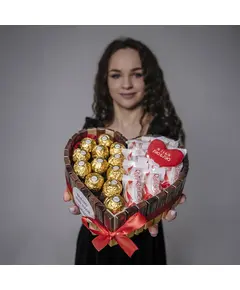 Сердце Ferrero Roscher+Merci+Raffaello 30 см 15000 Sweet Lab, интернет-магазин букетов и подарков