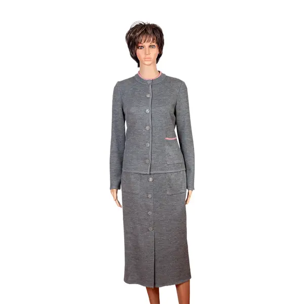 Костюм женский трикотажный (Жакет и юбка) серого цвета размер 46 40000 Арман, трикотажное предприятие