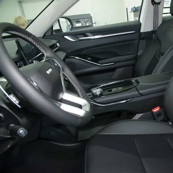 Автомобиль Haval H6 Premium 2.0T 2WD 7DCT 14390000 Haval, ​автосалон
