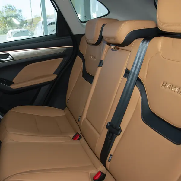 Автомобиль Haval Jolion Comfort 1.5T 2WD MT 10890000 Haval, ​автосалон
