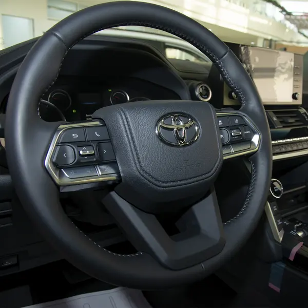 Автомобиль Toyota Land Cruiser 300 Prestige 2023 года 49510000 Тойота сервис Кокшетау, ​автосалон