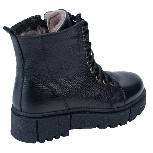 Женские ботинки черного цвета с тракторной подошвой из натуральной кожи с натуральным мехом 33000 Zshoes, ​бутик обуви
