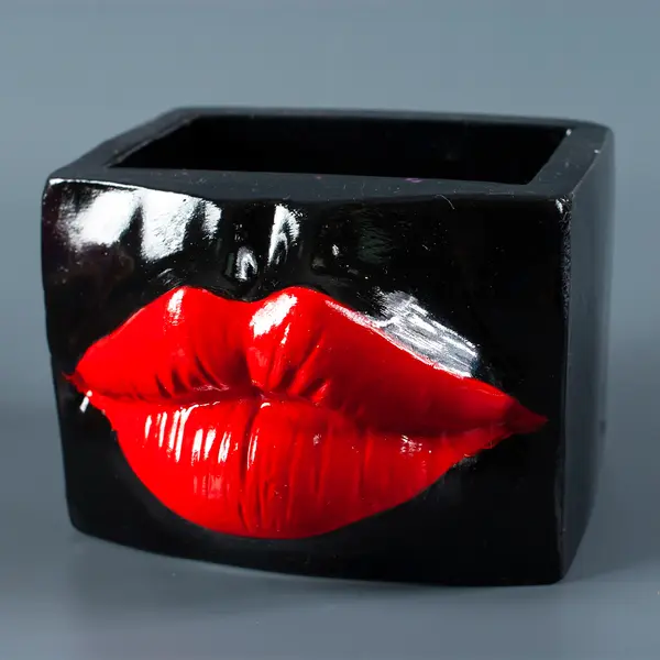 Кашпо из гипса "Красные губы" 1500 Игрушкин мир, мягкие игрушки ручной работы